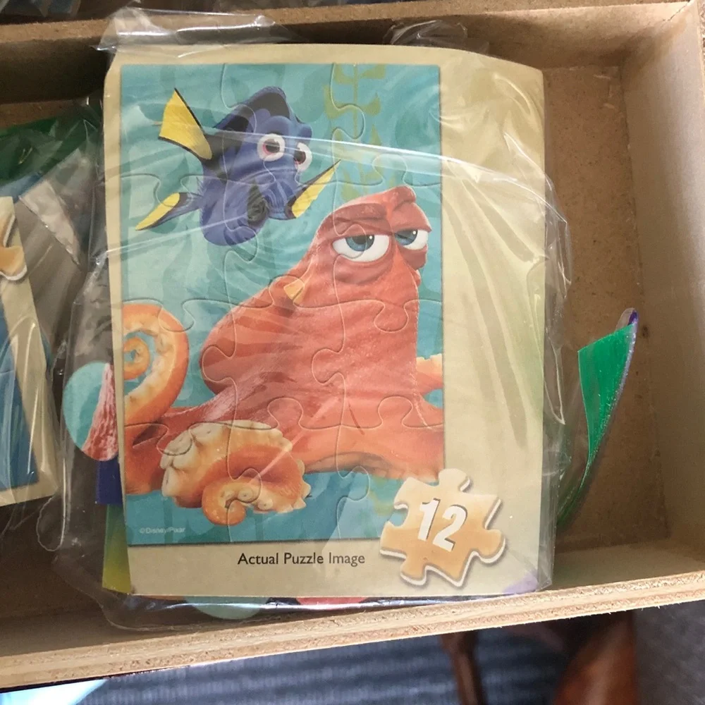 Disney Nemo 5-Wood Puzzle Set with Case